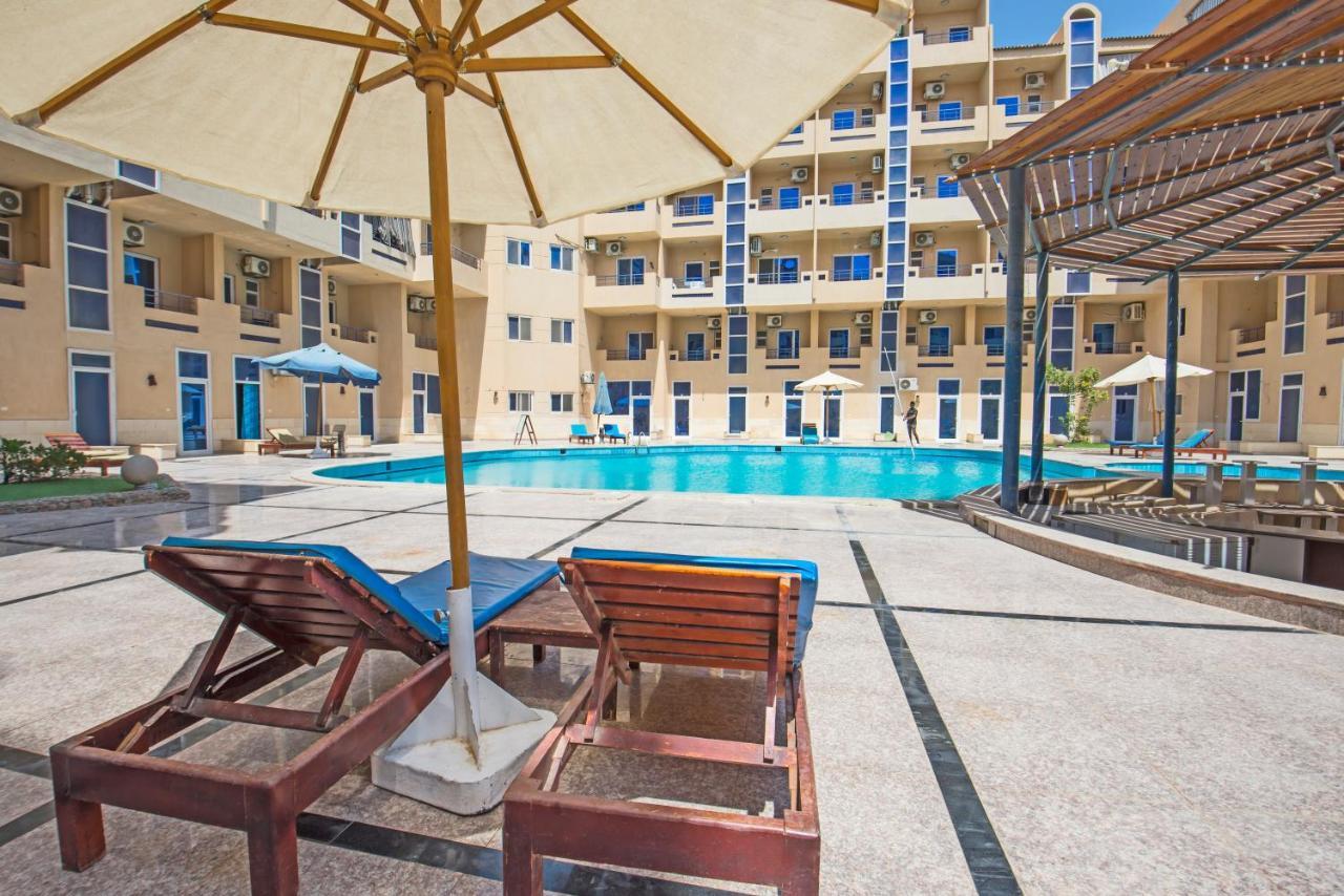Pool View Near El Gouna With Floor Balcony & Kitchen Appartement