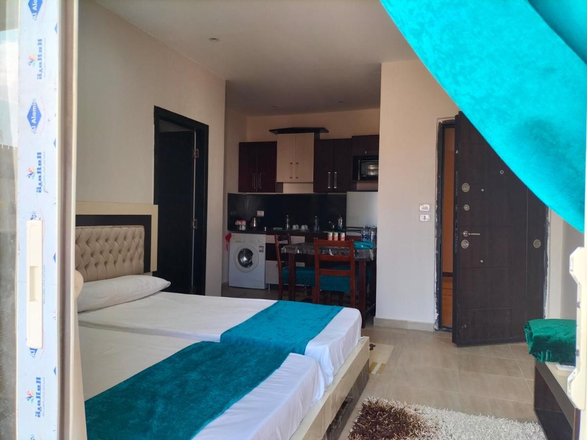 One Bedroom With Aqua View At Mirage Bay