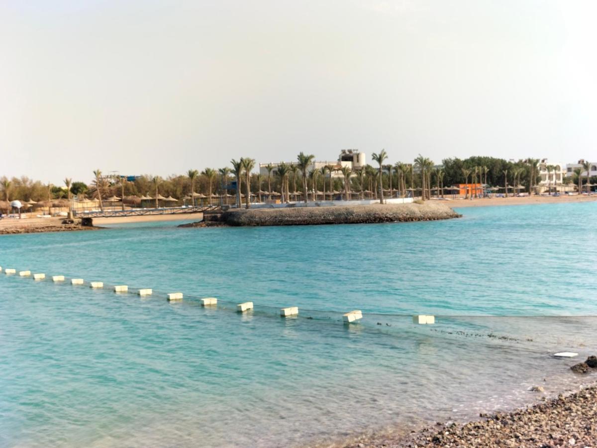 One Bedroom With Aqua View At Mirage Bay 4*