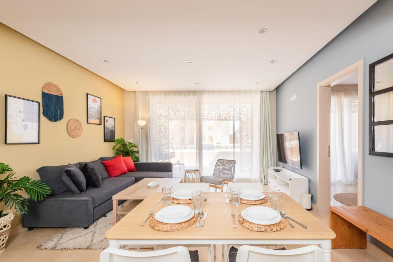 Apartment Exotic 1bdr W Outdoor Terrace Pool & Access