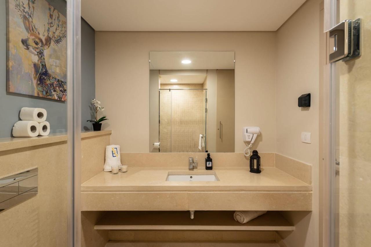 Exotic 1bdr W Outdoor Terrace Pool & Access *