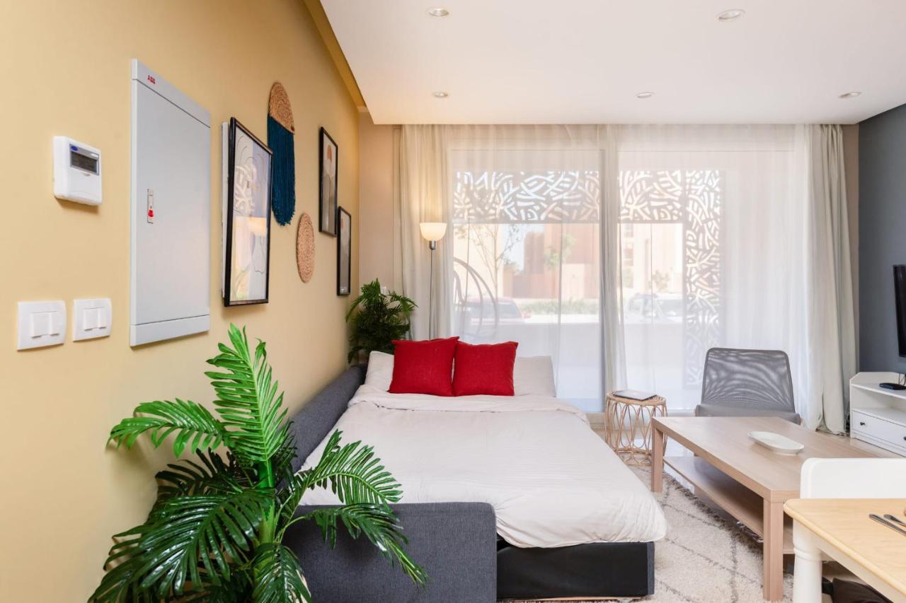 Exotic 1bdr W Outdoor Terrace Pool & Access Apartment *