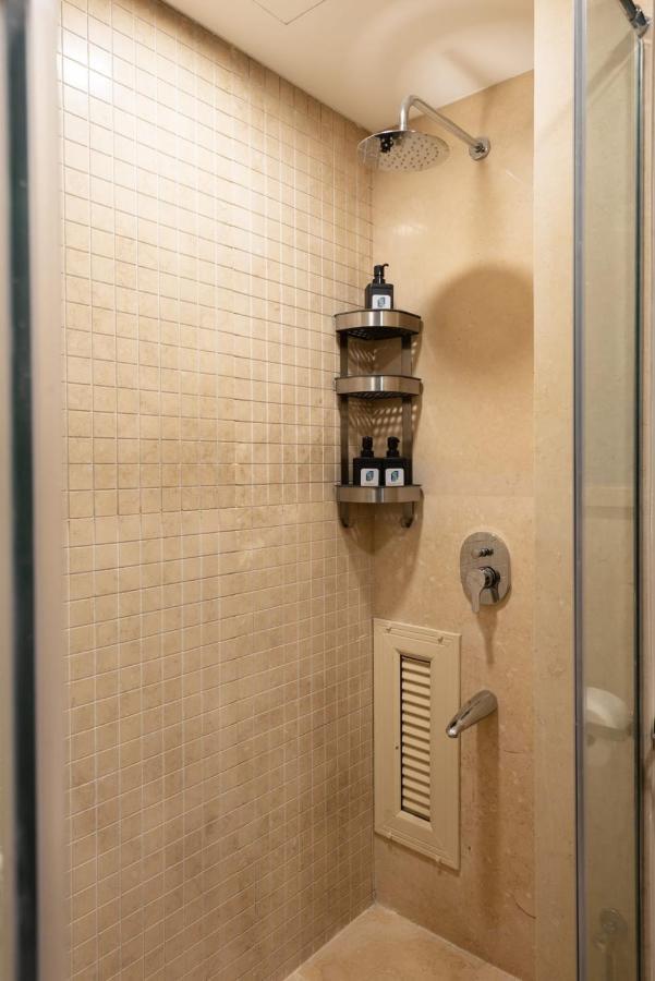 Exotic 1bdr W Outdoor Terrace Pool & Access Apartment