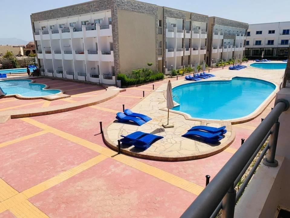Cecelia Hotel