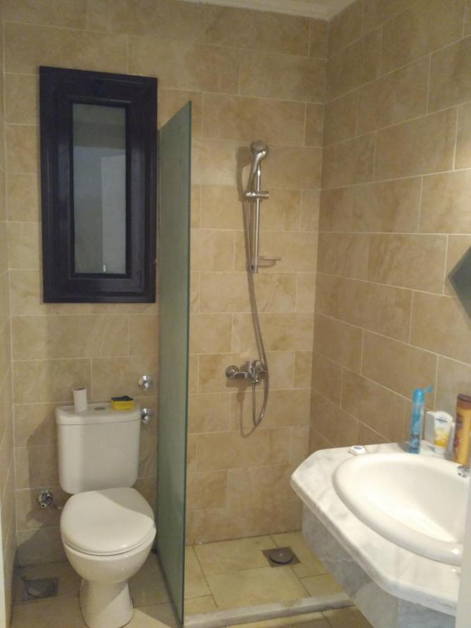 Beachfront 1br - Pool - Sea View - Parking - A C Apartment Hurghada
