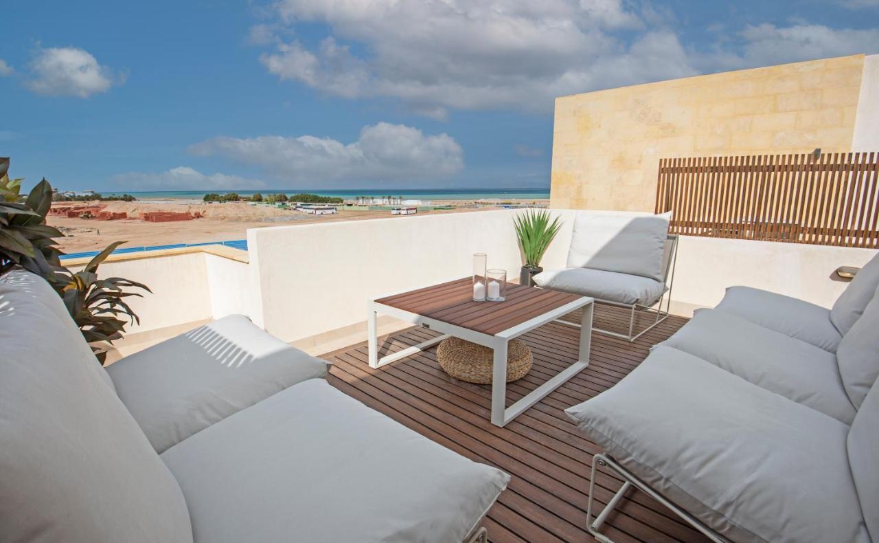 A Stunning Seaview Penthouse; 3bedrooms + Nanny Apartment *