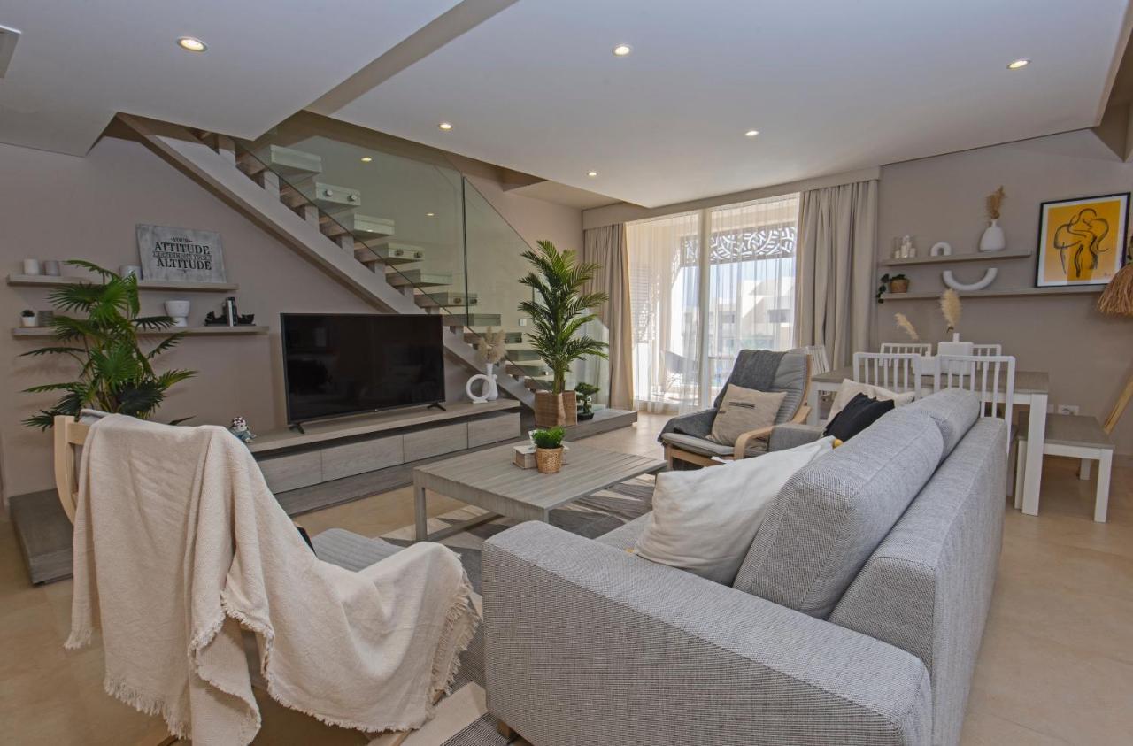 A Stunning Seaview Penthouse; 3bedrooms + Nanny