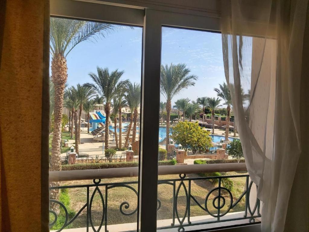 Jwe - Quality Experience Near Red Sea