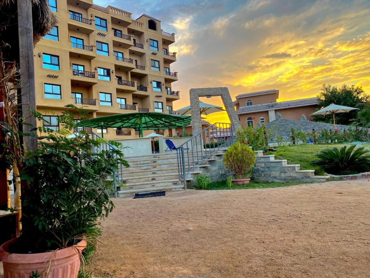 Beachfront 1br - Pool - Sea View - Parking - A C Apartment *