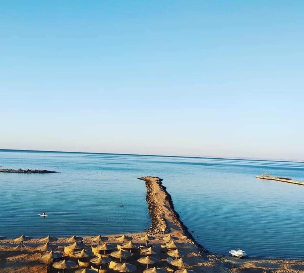 Apartment Beachfront 1br - Pool - Sea View - Parking - A C *
