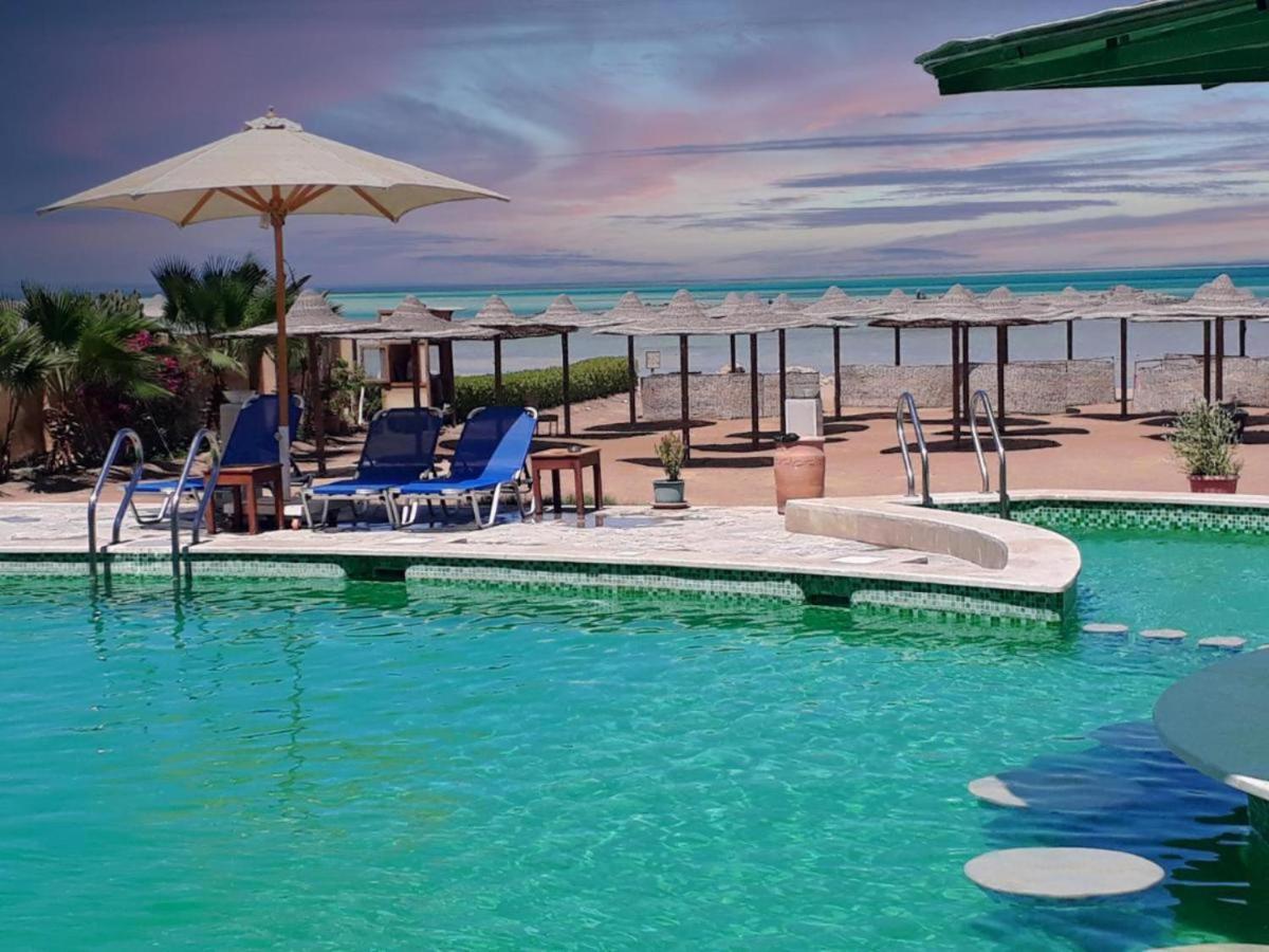 Apartment Beachfront 1br - Pool - Sea View - Parking - A C Hurghada