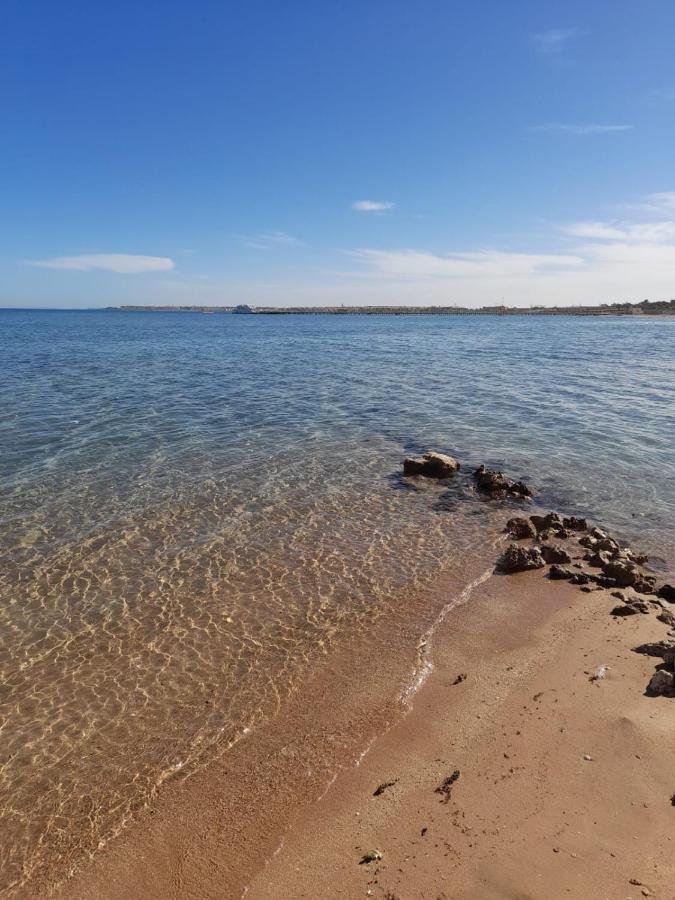 Taranto Near The Sea Redsealine *