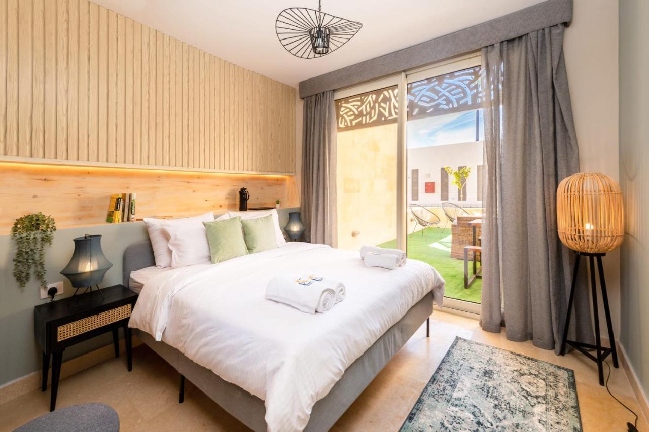 Elegant & Edgy 2 Bedroom W & Pool Mangroovy Apartment *