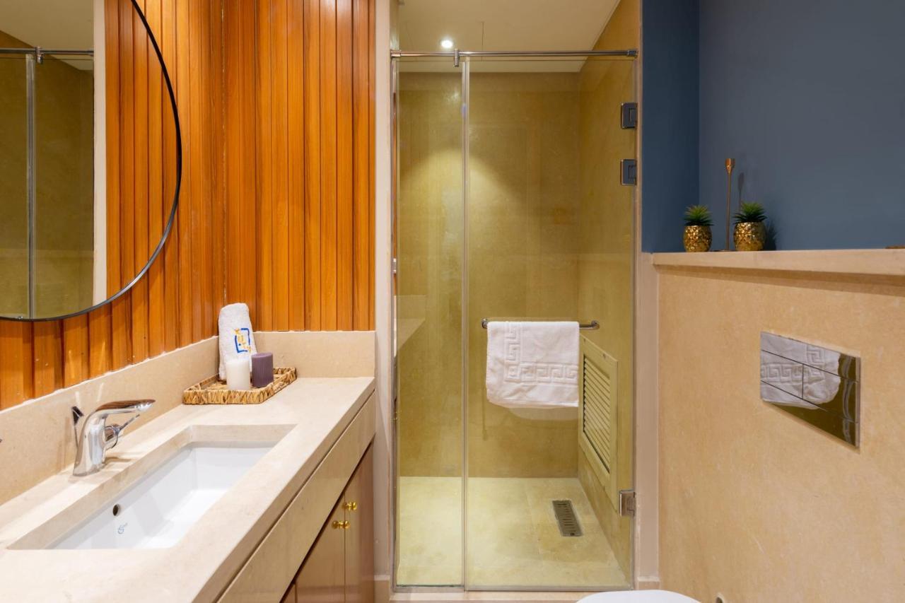 Elegant & Edgy 2 Bedroom W & Pool Mangroovy Apartment *
