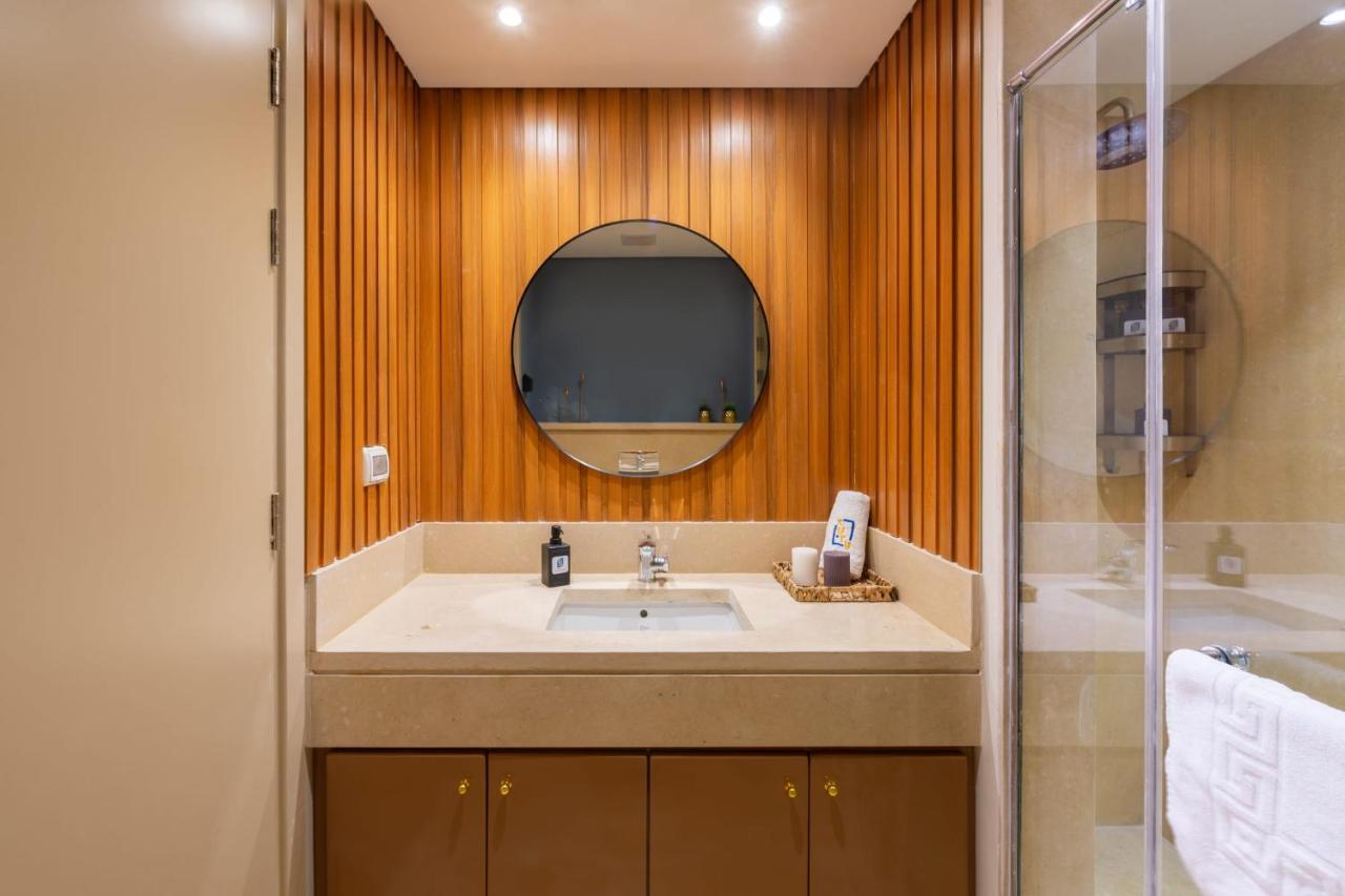 Elegant & Edgy 2 Bedroom W & Pool Mangroovy *