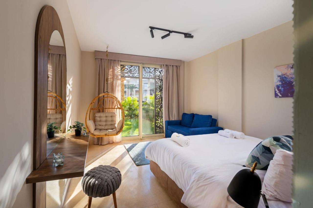 Elegant & Edgy 2 Bedroom W & Pool Mangroovy Apartment