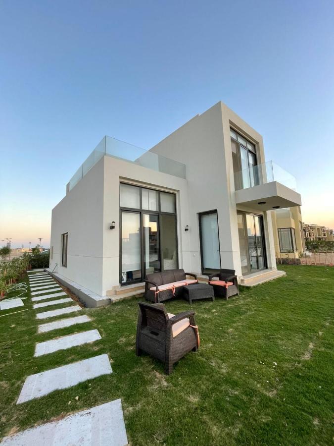 Tawila, 4 Bedroom Villa, Brand New, Directly On A Lagoon *