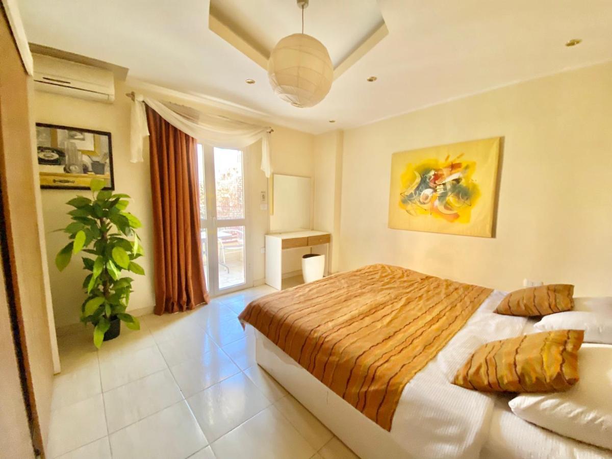 Rita House Sea View. Center *