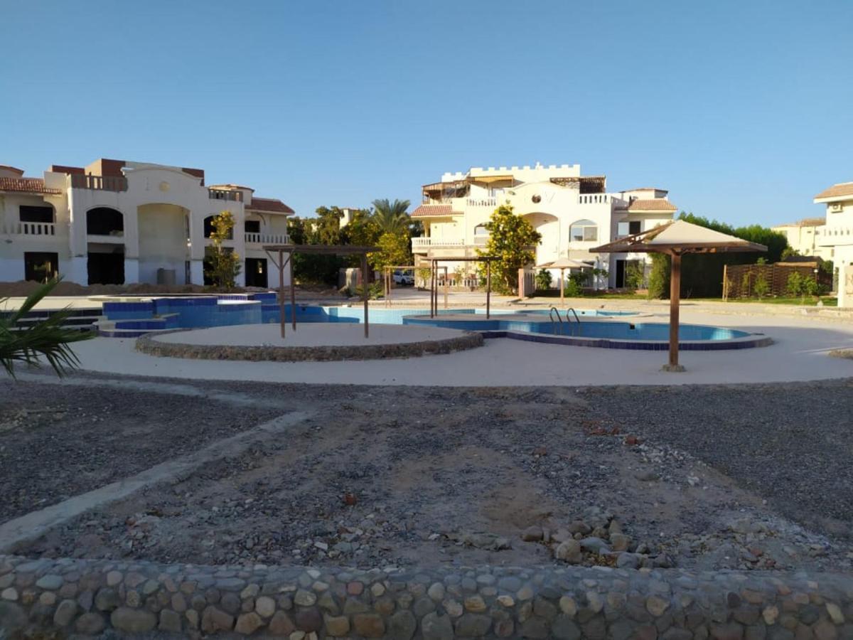 4 Bed Villa *