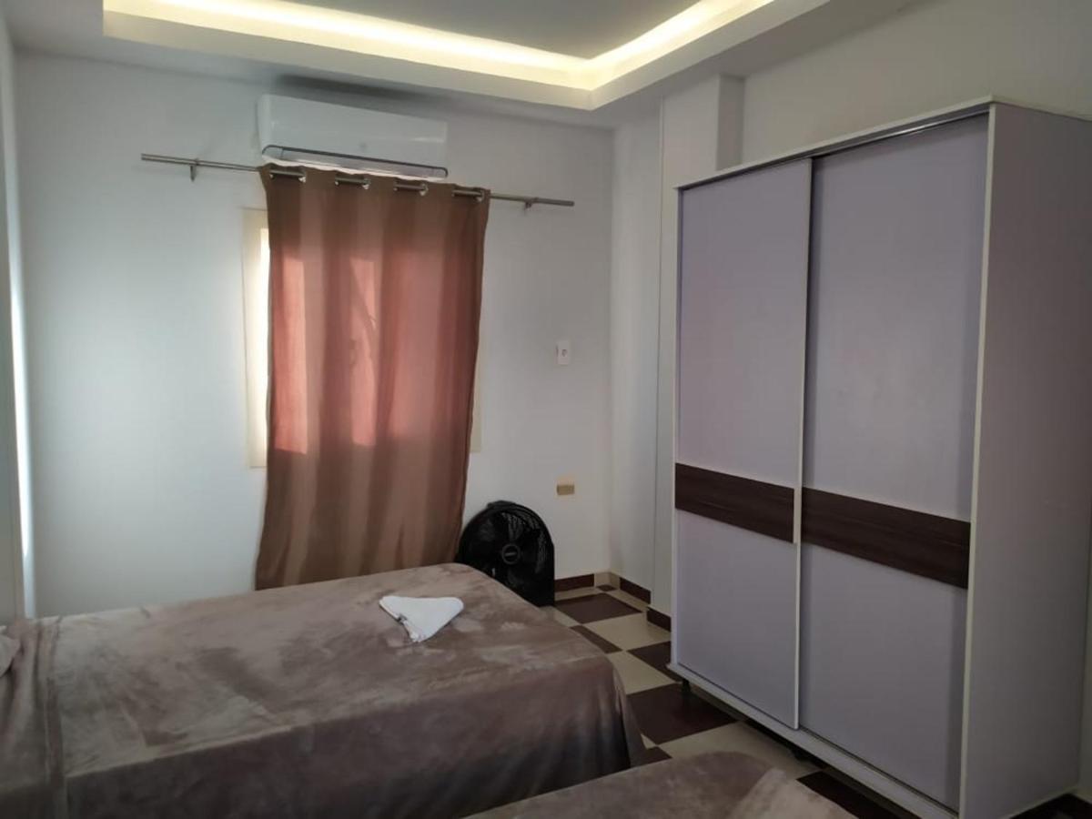4 Bed *