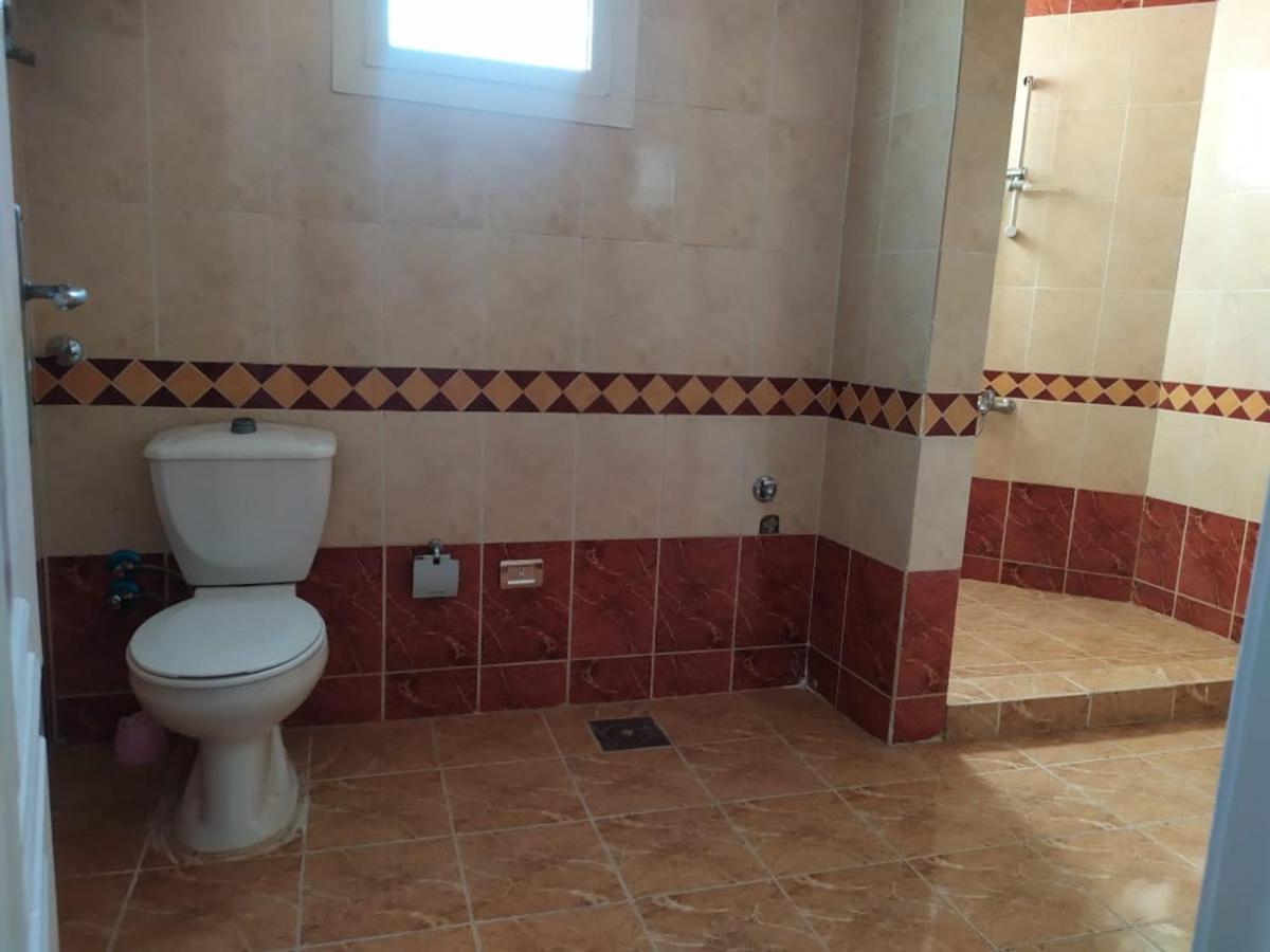 4 Bed *