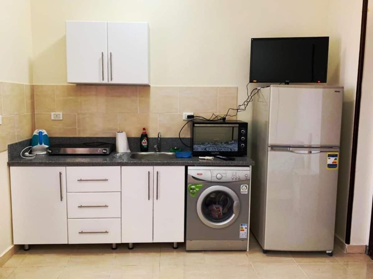 прекрасная студия в комплексе с бассейном рядом с бесплатным пляжем Apartment *