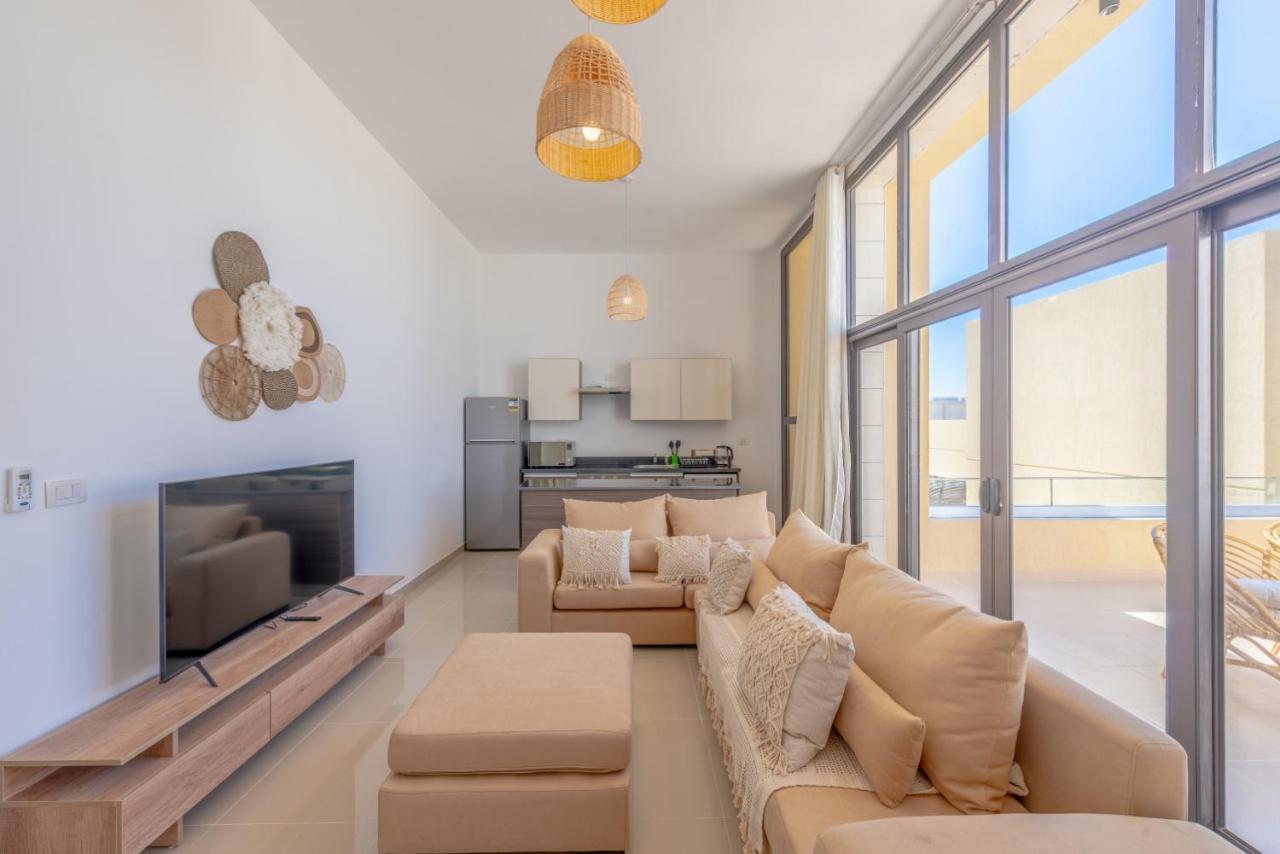 Modern 2-bedroom Penthouse G-cribs Pool View Apartment