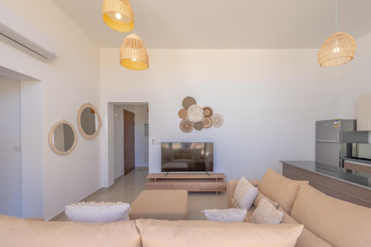 Apartment Modern 2-bedroom Penthouse G-cribs Pool View