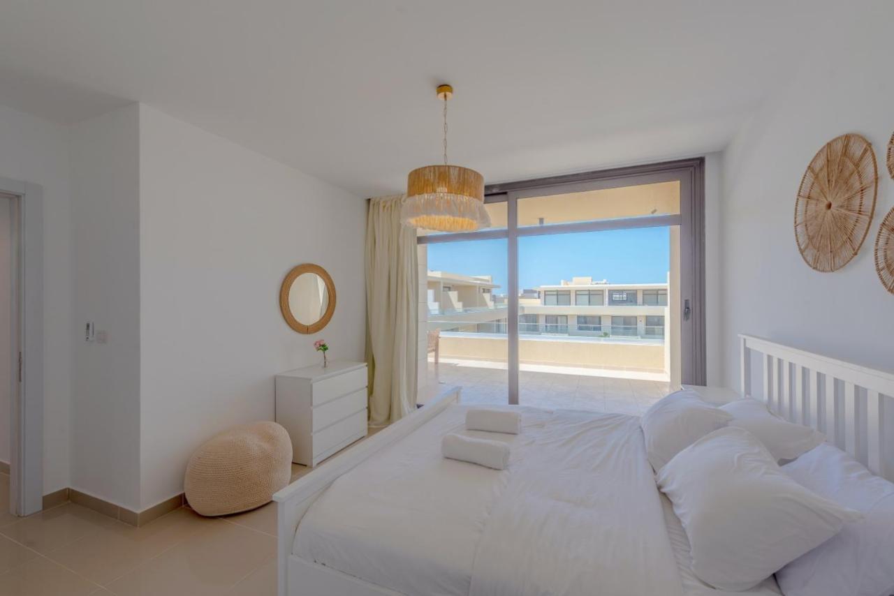 Apartment Modern 2-bedroom Penthouse G-cribs Pool View *
