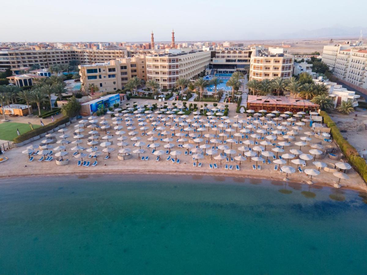 Resort Amc Royal &
