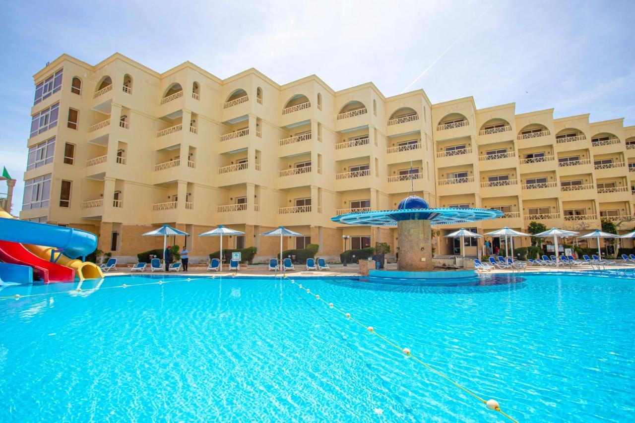 Amc Royal & Resort