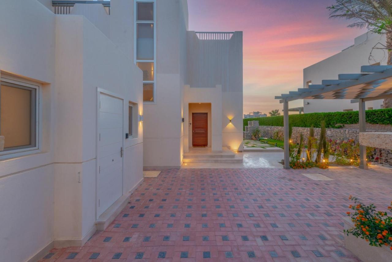Joubal 3br Private Pool Next To Marina Villa