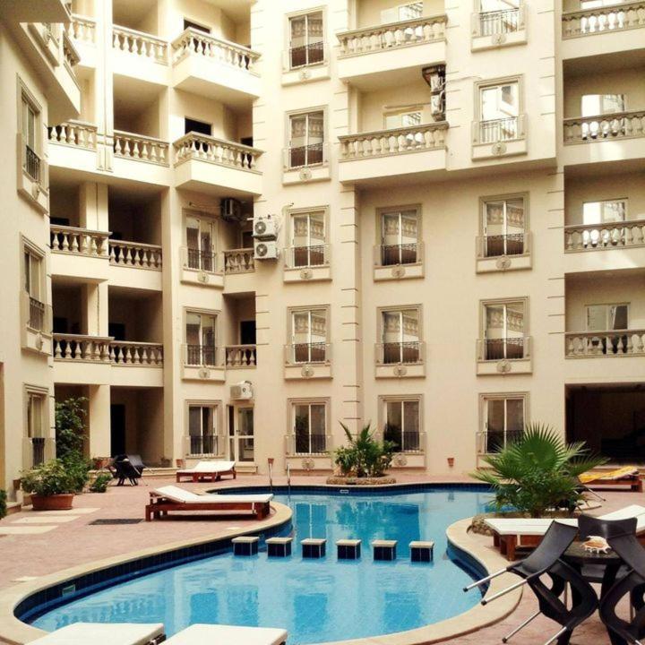 Cleopatra F16 Apartment *