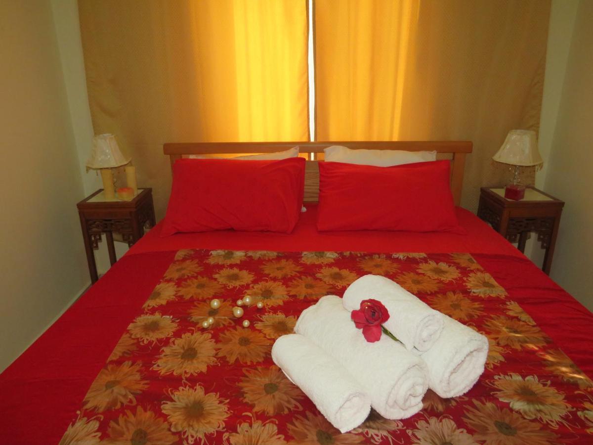 Dolce Vita Near The Sea Redsealine