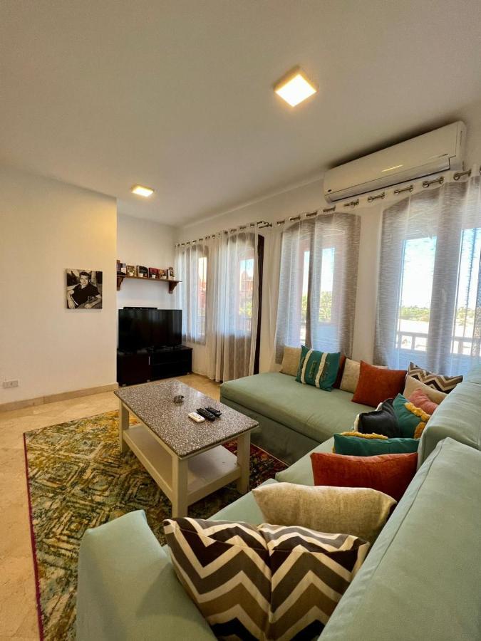 Taj Home, Amazing Pool And Lagoon View 2bedrooms Apartment