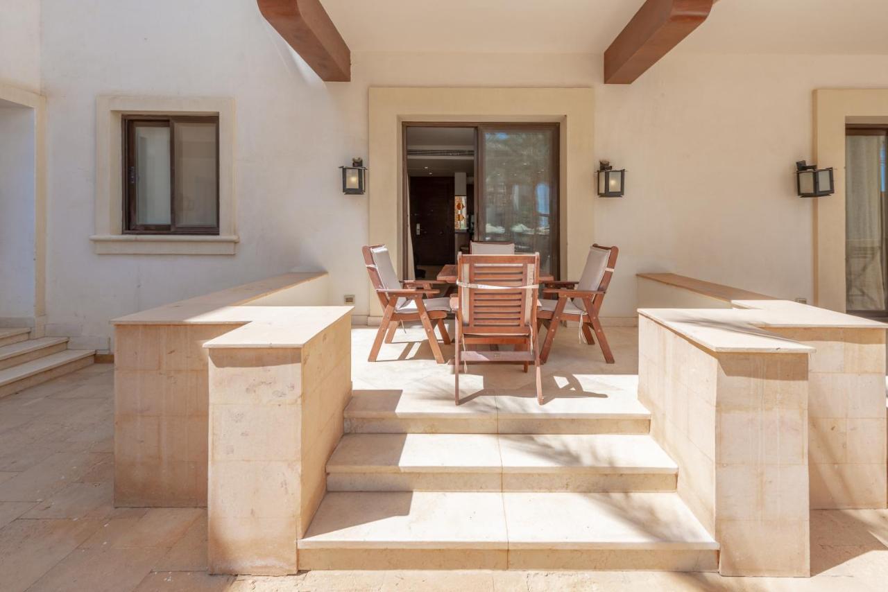 Classy 1-bedroom In Ancient Sands With Pool View *