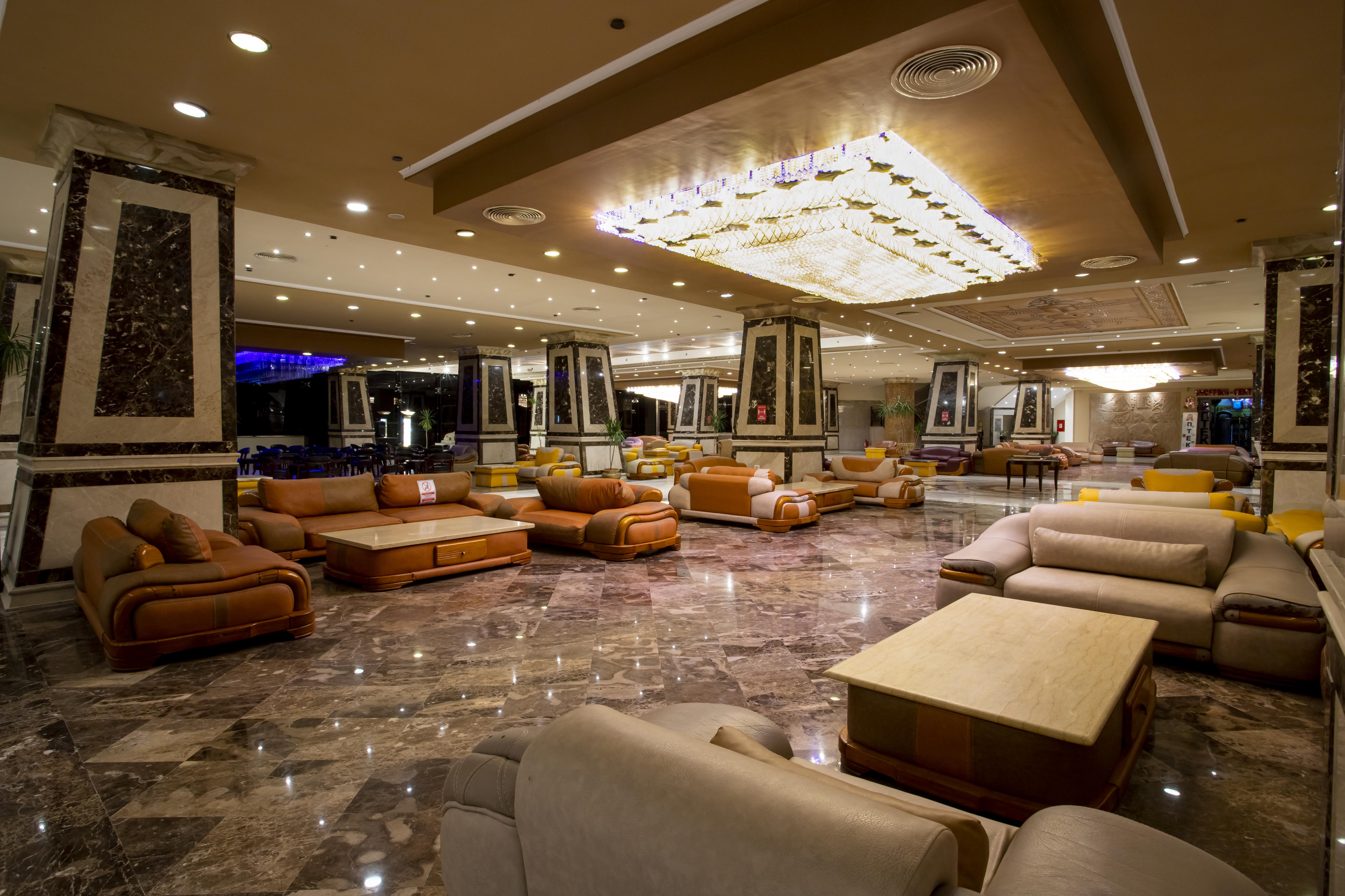 Amc Royal & Resort