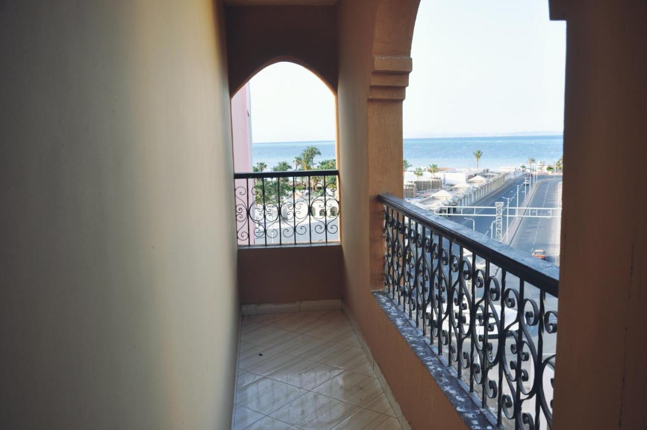 Oasis Aparthotel