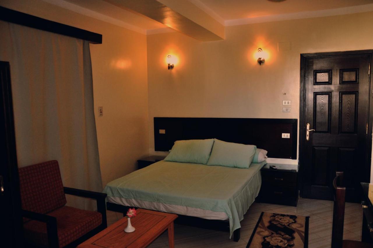 Oasis Aparthotel