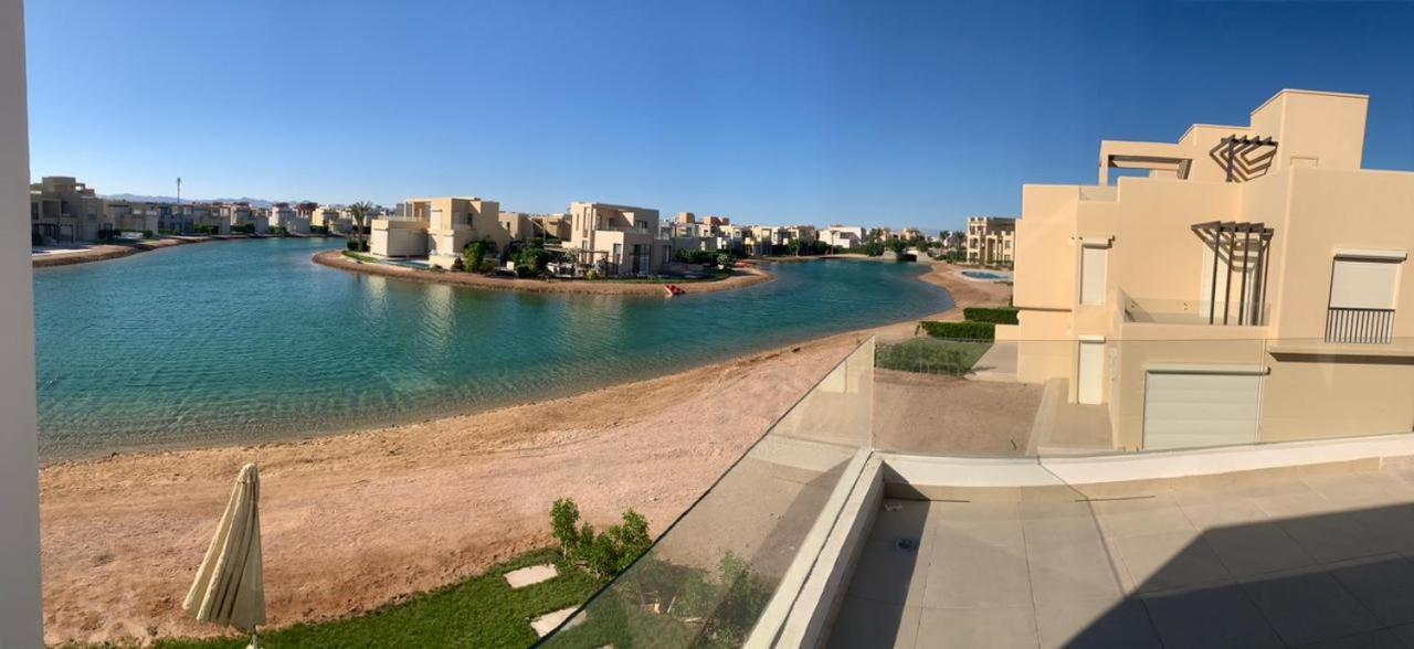 Tawila, 4 Bedroom Villa, Brand New, Directly On A Lagoon