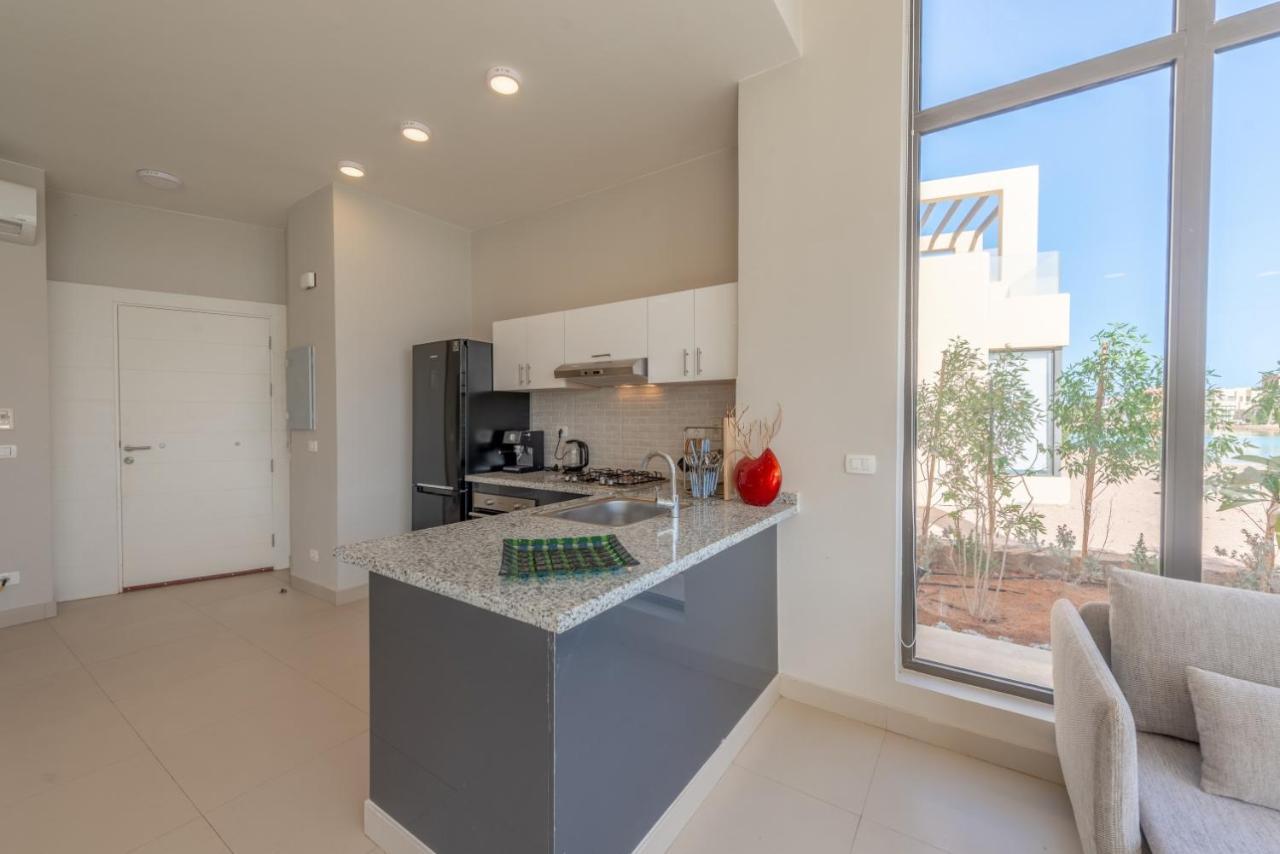 Light-filled 4-bedroom In Tawila, El Gouna. Jacuzzi & Lagoon Villa