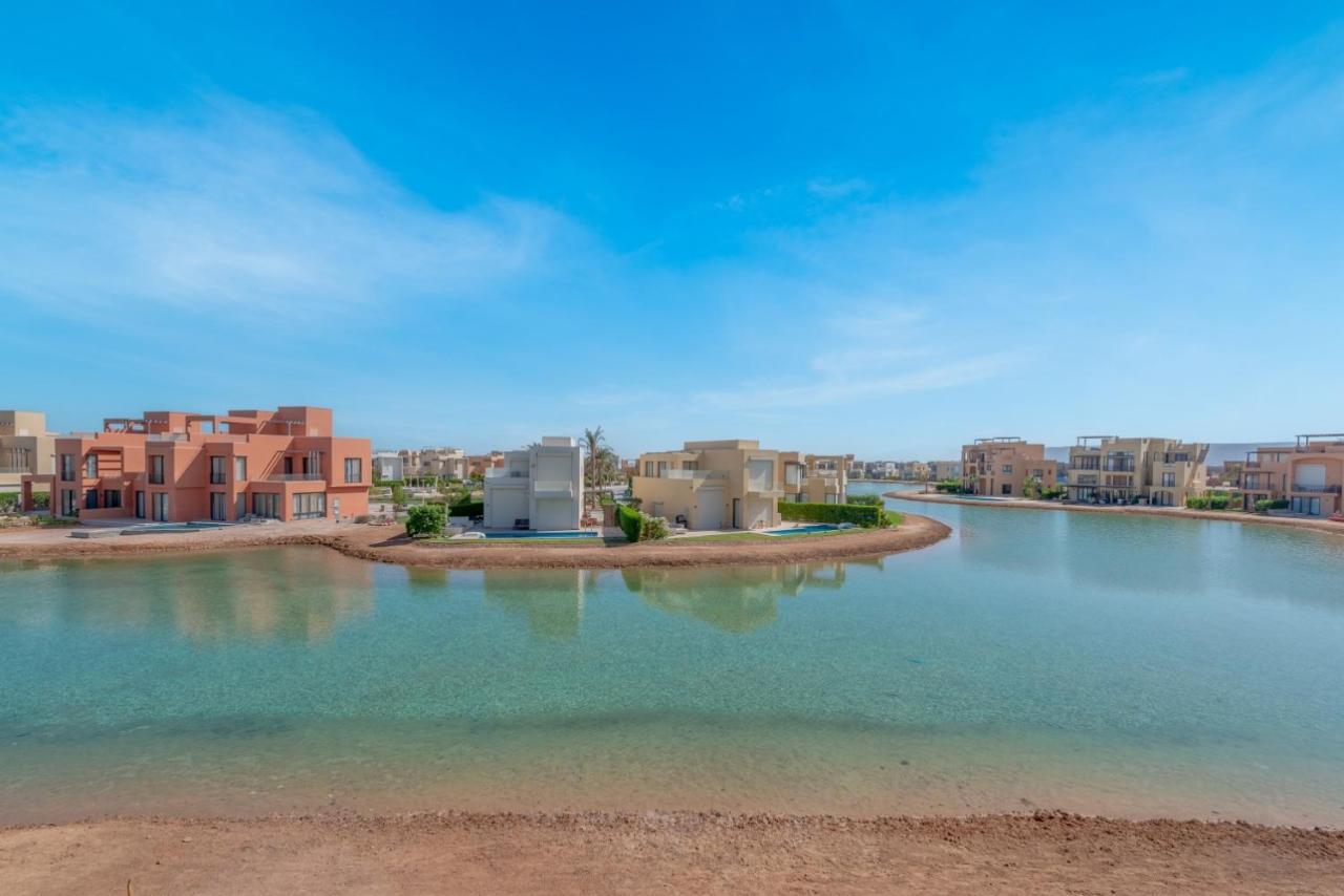 Light-filled 4-bedroom In Tawila, El Gouna. Jacuzzi & Lagoon Villa Hurghada