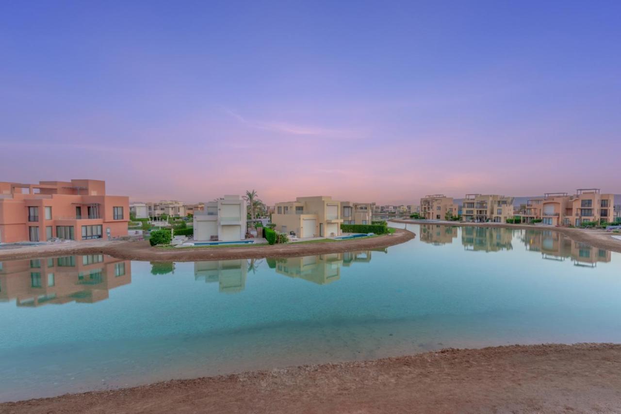 Light-filled 4-bedroom In Tawila, El Gouna. Jacuzzi & Lagoon Villa *