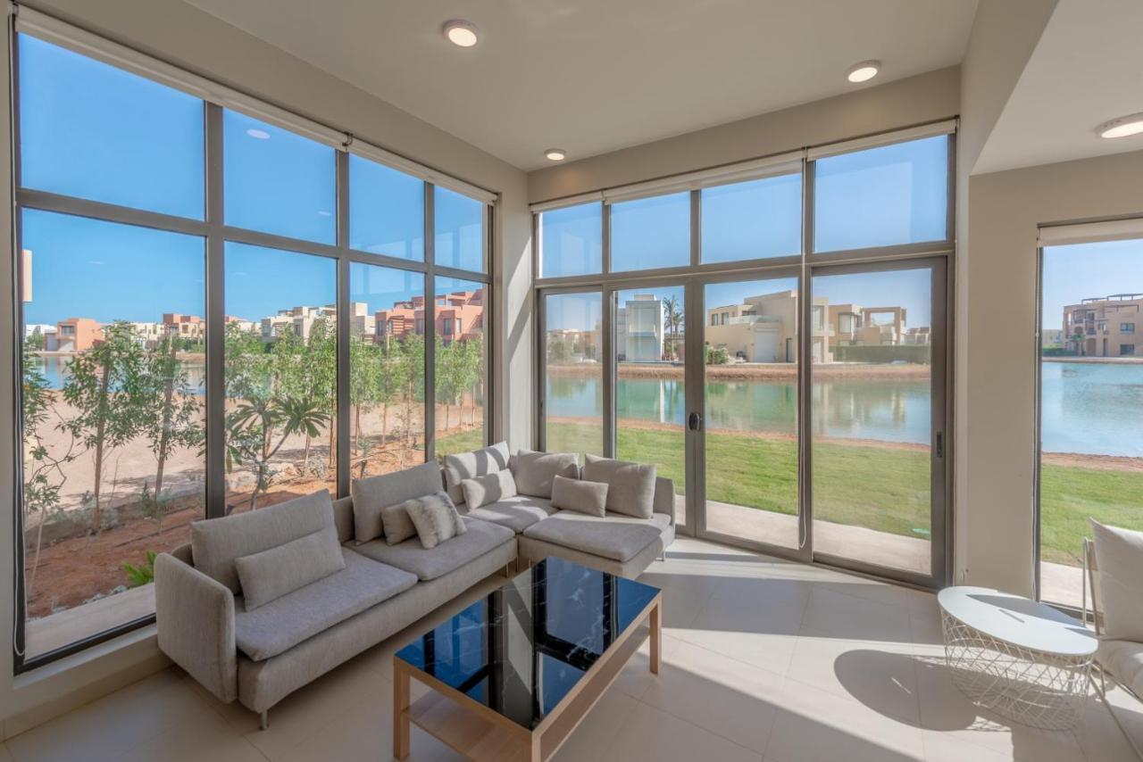 Light-filled 4-bedroom In Tawila, El Gouna. Jacuzzi & Lagoon Villa *