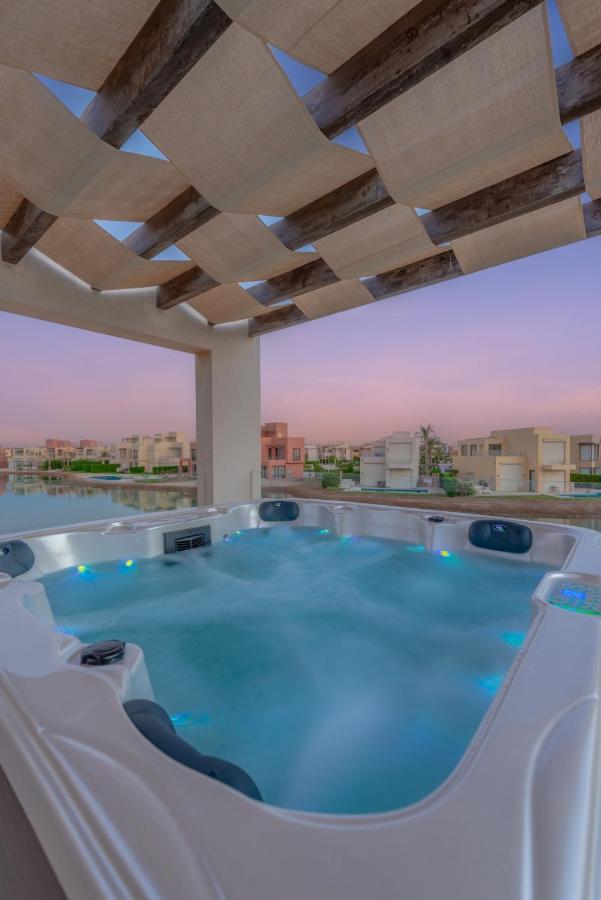 Light-filled 4-bedroom In Tawila, El Gouna. Jacuzzi & Lagoon
