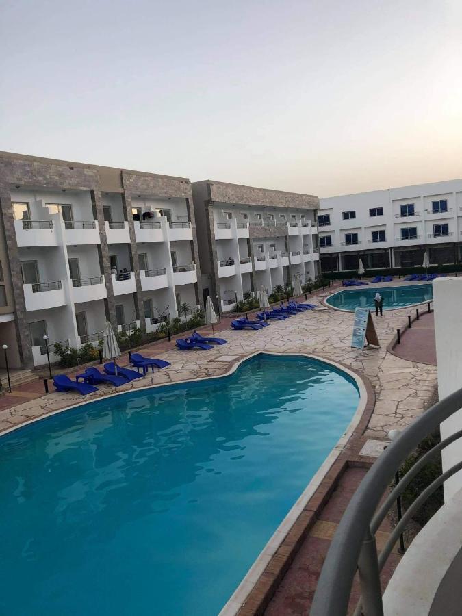 Hotel Cecelia Compound