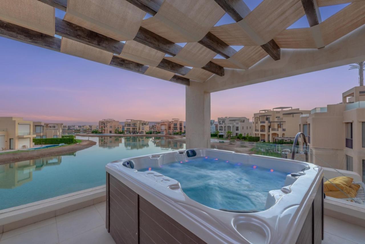 Light-filled 4-bedroom In Tawila, El Gouna. Jacuzzi & Lagoon Villa Hurghada