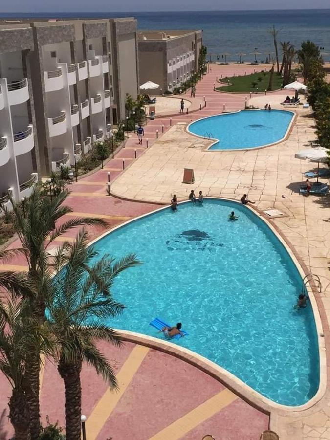 Cecelia Aparthotel *