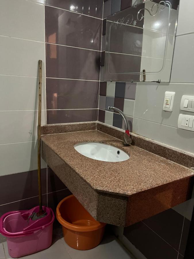 Cecelia Aparthotel *