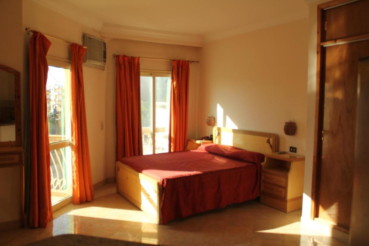 Golden Rose Albergue *
